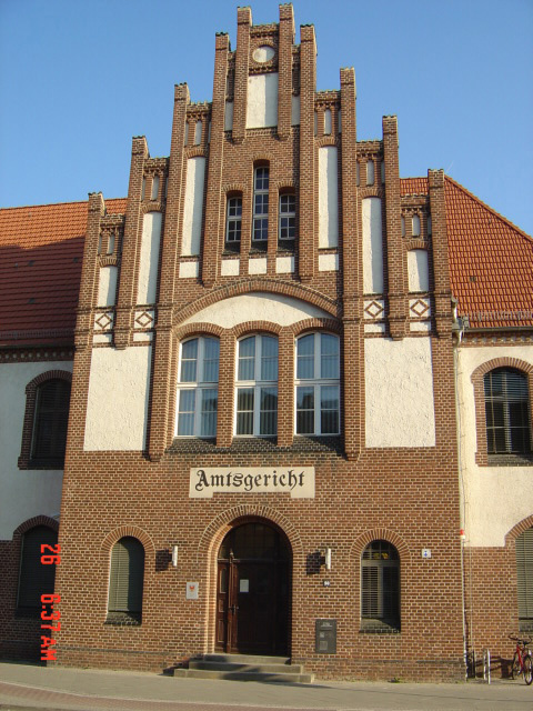 Eingang des Gerichtsgebäudes in Bernau bei Berlin